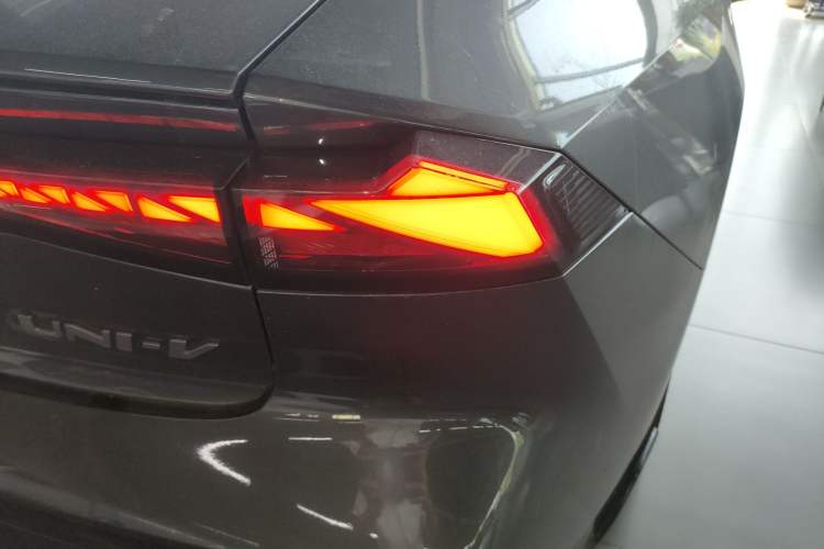 Used CHANGAN UNI-V 2023 1.5T Sport Edition Right Rear Taillight