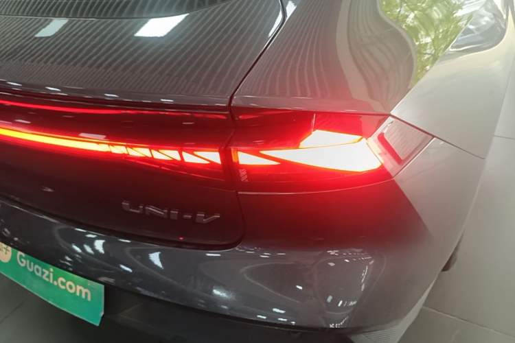 Used CHANGAN UNI-V 2023 1.5T Prestige Model Right Rear Taillight