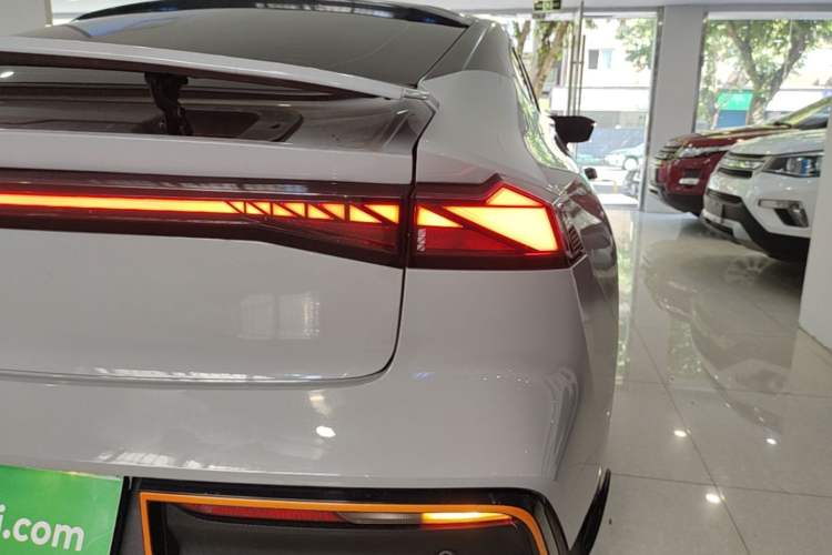 Used CHANGAN UNI-V 2023 2.0T Sport Edition Right Rear Taillight