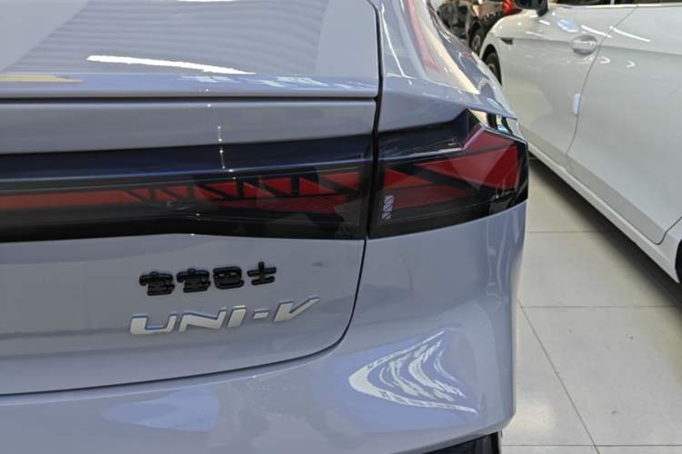 Used CHANGAN UNI-V 2023 1.5T Sport Edition Right Rear Taillight