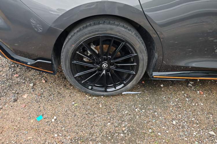 Used CHANGAN UNI-V 2023 1.5T Sport Edition Right Rear Wheel Hub