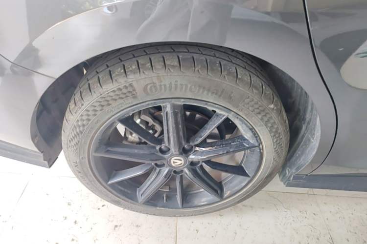 Used CHANGAN UNI-V 2023 1.5T Prestige Model Right Rear Wheel Hub