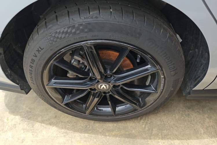 Used CHANGAN UNI-V 2023 1.5T Prestige Model Right Rear Wheel Hub