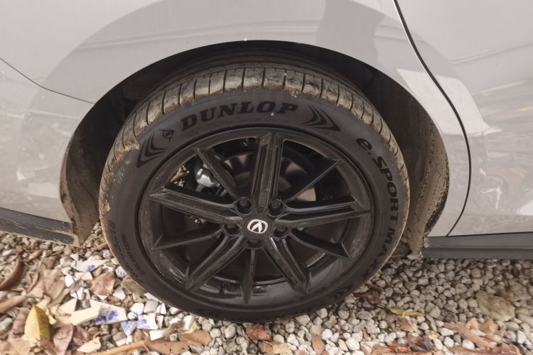 Used CHANGAN UNI-V 2023 1.5T Prestige Model Right Rear Wheel Hub