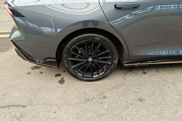 Used CHANGAN UNI-V 2023 1.5T Sport Edition Right Rear Wheel Hub