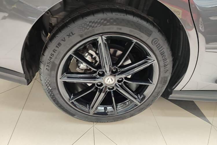 Used CHANGAN UNI-V 2023 1.5T Prestige Model Right Rear Wheel Hub