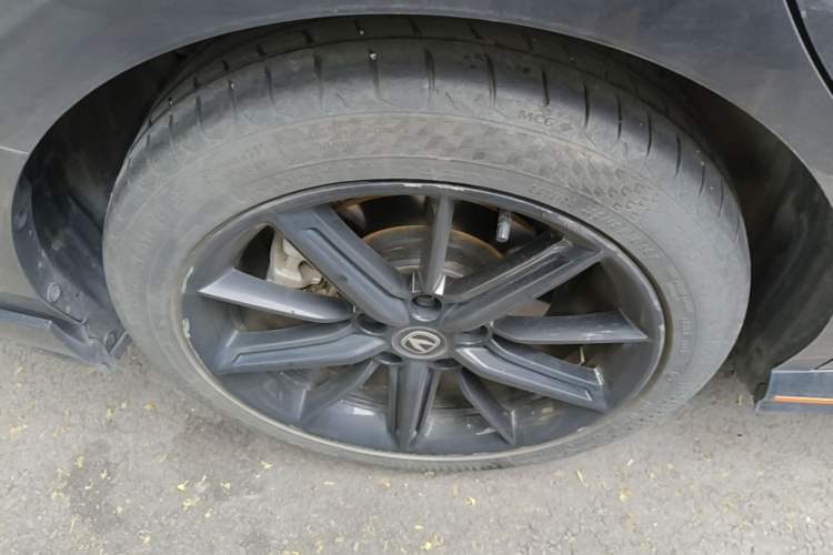 Used CHANGAN UNI-V 2023 2.0T Leading-Speed Edition Right Rear Wheel Hub