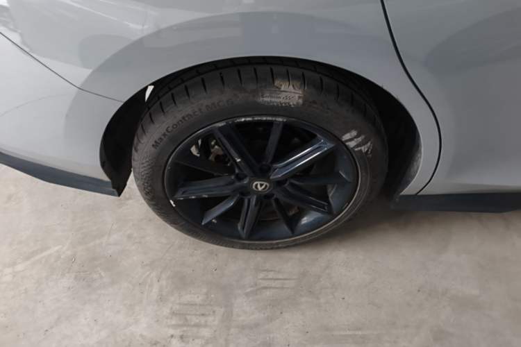 Used CHANGAN UNI-V 2023 1.5T Prestige Model Right Rear Wheel Hub