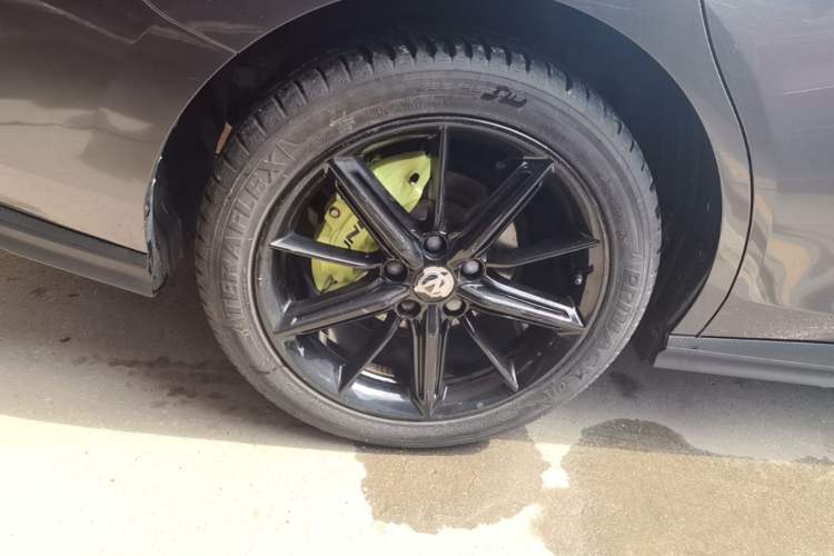 Used CHANGAN UNI-V 2023 1.5T Prestige Model Right Rear Wheel Hub