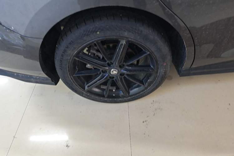 Used CHANGAN UNI-V 2023 1.5T Prestige Model Right Rear Wheel Hub
