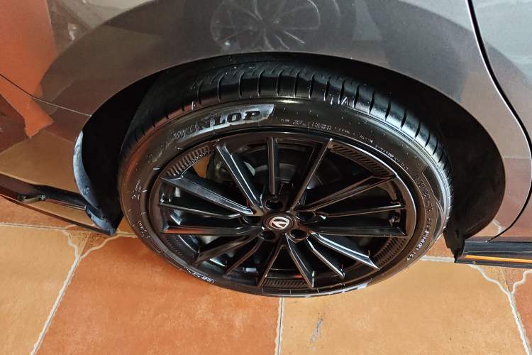 Used CHANGAN UNI-V 2023 1.5T Sport Edition Right Rear Wheel Hub