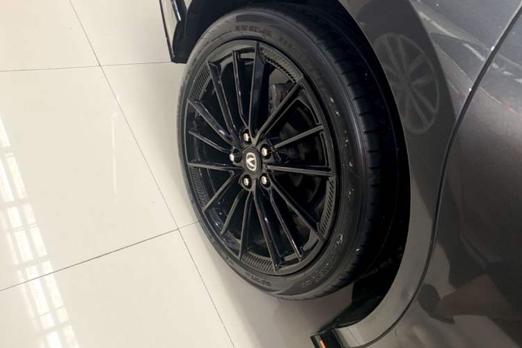 Used CHANGAN UNI-V 2023 1.5T Sport Edition Right Rear Wheel Hub