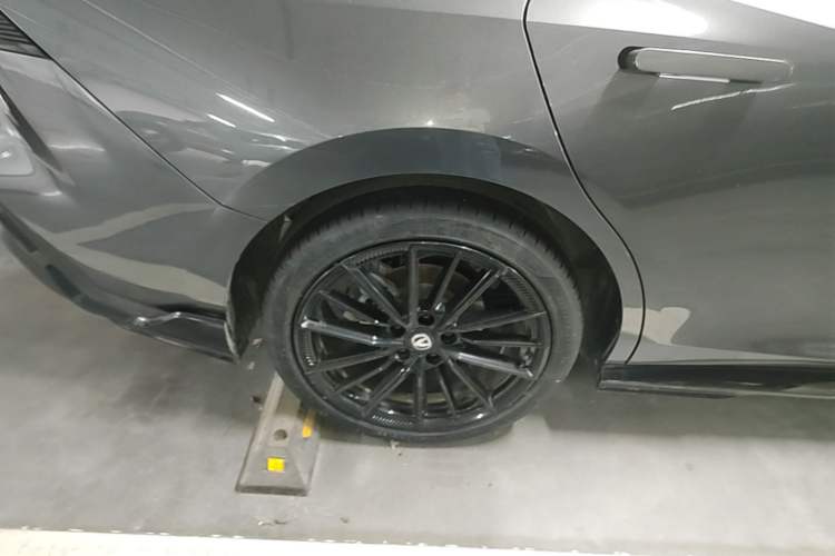 Used CHANGAN UNI-V 2023 1.5T Sport Edition Right Rear Wheel Hub