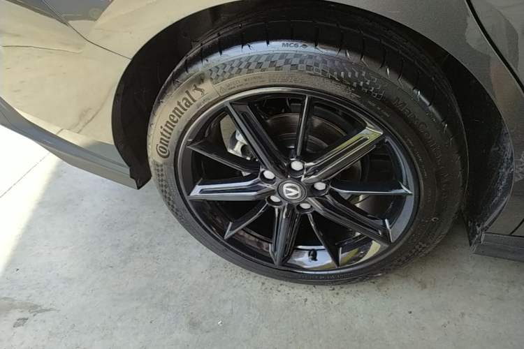 Used CHANGAN UNI-V 2023 1.5T Prestige Model Right Rear Wheel Hub