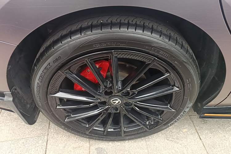 Used CHANGAN UNI-V 2023 1.5T Sport Edition Right Rear Wheel Hub