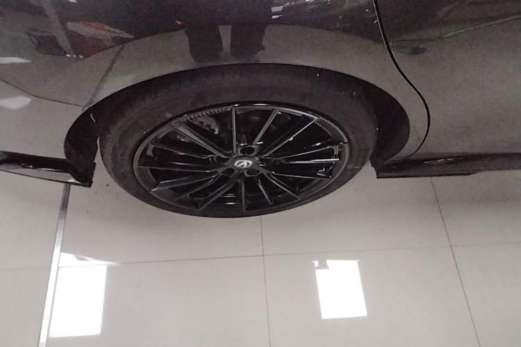 Used CHANGAN UNI-V 2023 1.5T Sport Edition Right Rear Wheel Hub