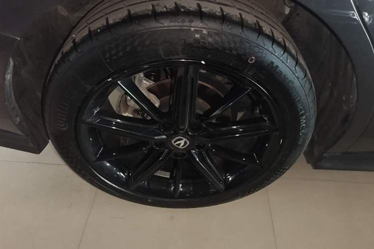Used CHANGAN UNI-V 2023 1.5T Prestige Model Right Rear Wheel Hub