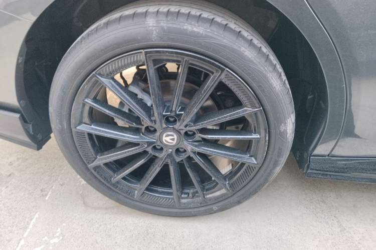 Used CHANGAN UNI-V 2023 1.5T Sport Edition Right Rear Wheel Hub