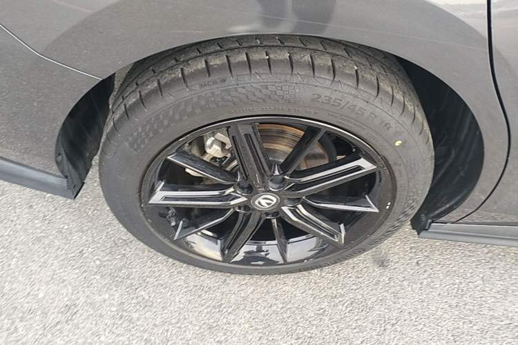 Used CHANGAN UNI-V 2023 1.5T Prestige Model Right Rear Wheel Hub