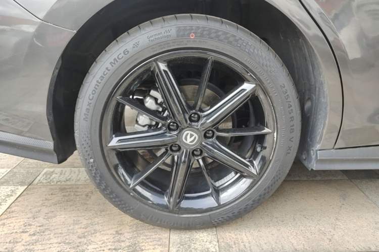Used CHANGAN UNI-V 2023 1.5T Prestige Model Right Rear Wheel Hub
