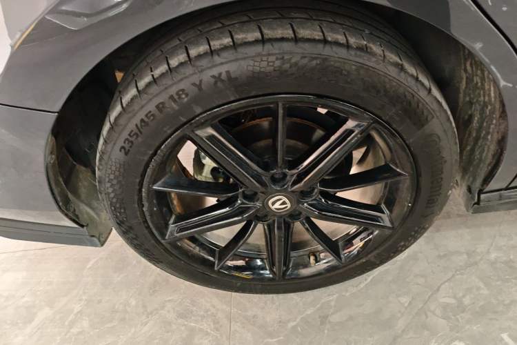 Used CHANGAN UNI-V 2023 1.5T Prestige Model Right Rear Wheel Hub