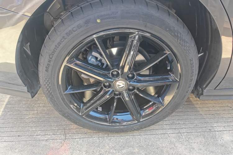 Used CHANGAN UNI-V 2023 1.5T Premium Model Right Rear Wheel Hub