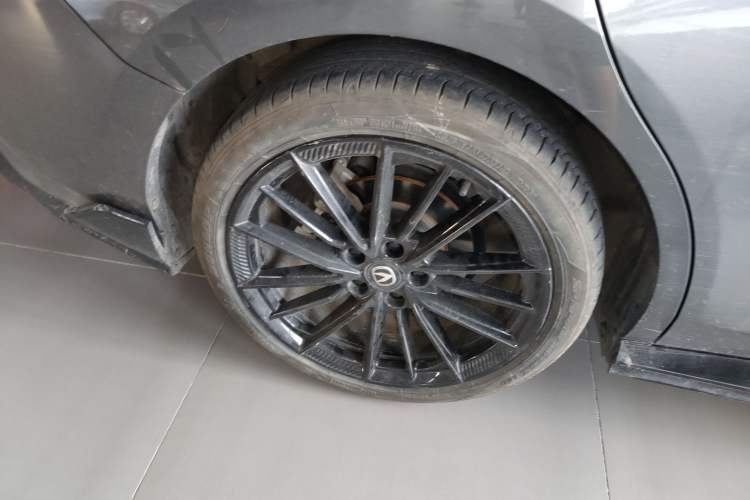 Used CHANGAN UNI-V 2023 1.5T Sport Edition Right Rear Wheel Hub