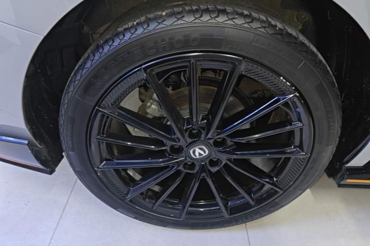 Used CHANGAN UNI-V 2023 1.5T Sport Edition Right Rear Wheel Hub