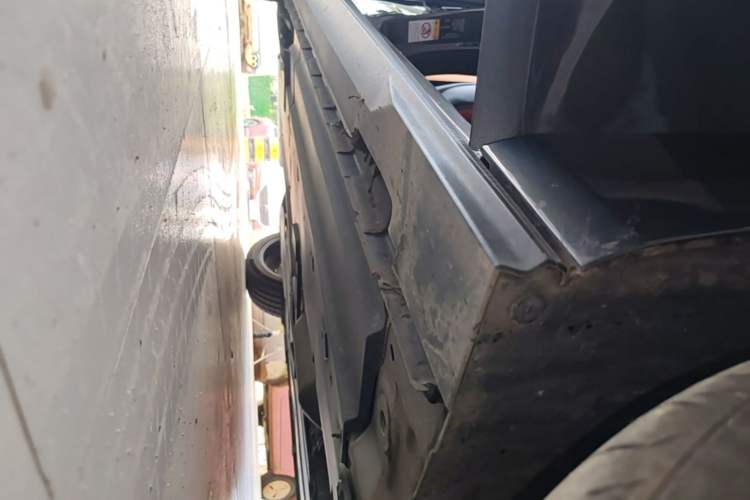 Used CHANGAN UNI-V 2023 1.5T Prestige Model Right Side Sill