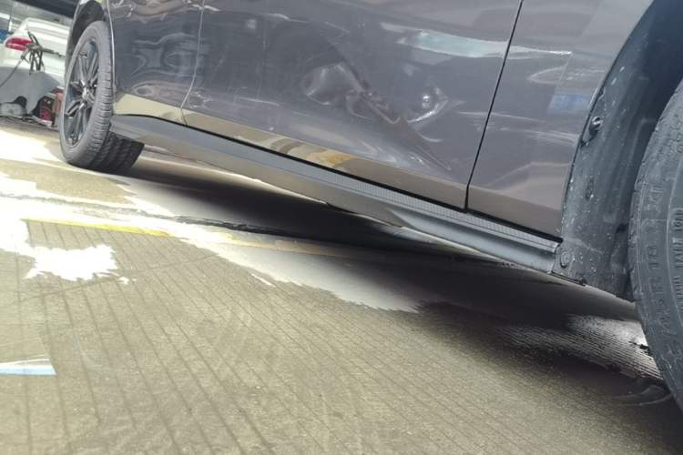 Used CHANGAN UNI-V 2023 1.5T Prestige Model Right Side Sill