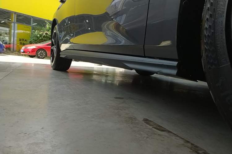 Used CHANGAN UNI-V 2023 1.5T Prestige Model Right Side Sill