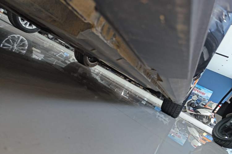 Used CHANGAN UNI-V 2023 1.5T Prestige Model Right Side Sill
