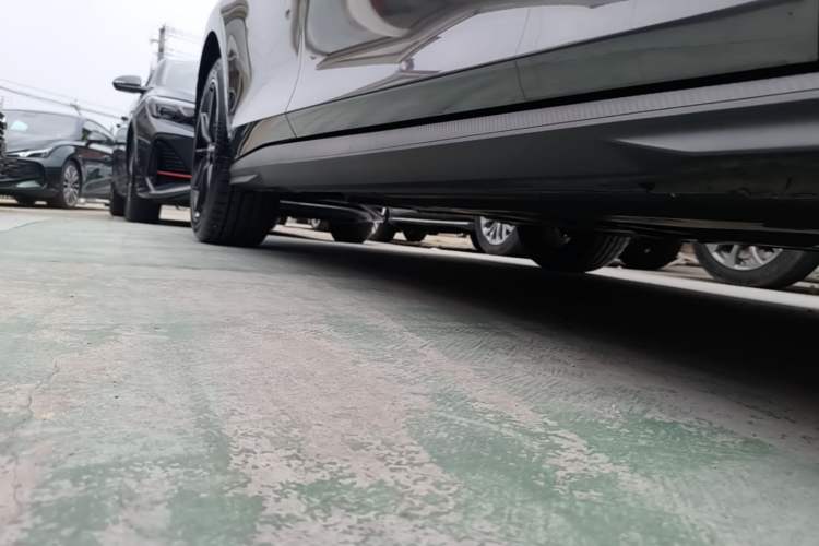 Used CHANGAN UNI-V 2023 1.5T Premium Model Right Side Sill