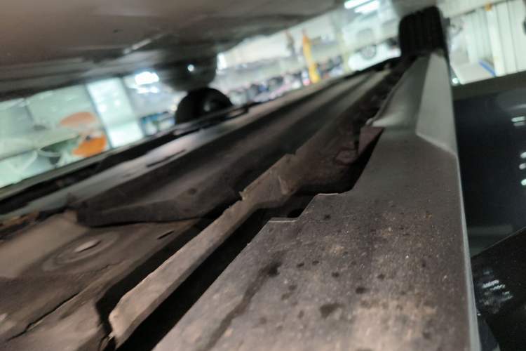 Used CHANGAN UNI-V 2023 1.5T Prestige Model Right Side Sill
