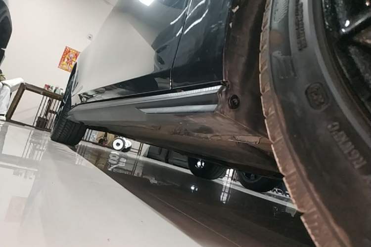 Used CHANGAN UNI-V 2023 1.5T Prestige Model Right Side Sill