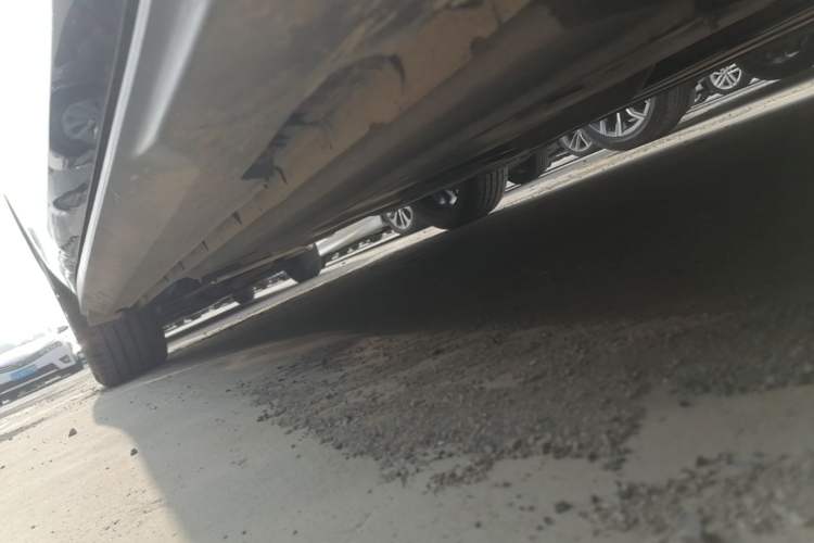 Used CHANGAN UNI-V 2023 1.5T Prestige Model Right Side Sill