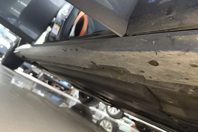 Used CHANGAN UNI-V 2023 1.5T Prestige Model Right Side Sill