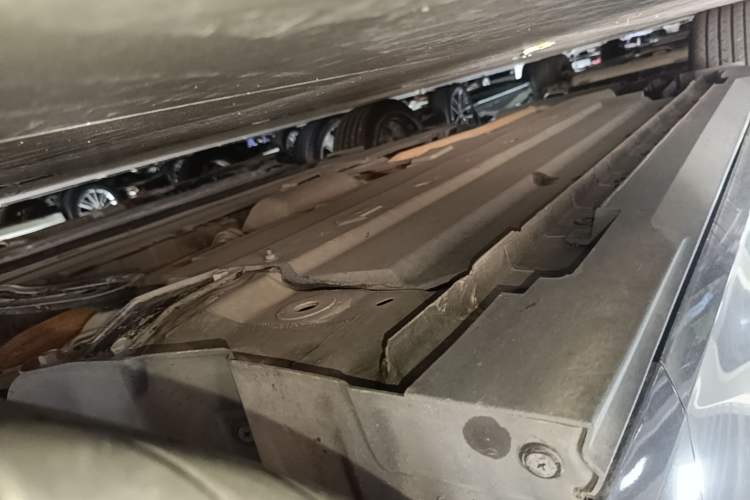 Used CHANGAN UNI-V 2023 1.5T Prestige Model Right Side Sill
