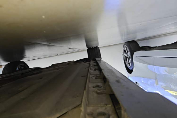 Used CHANGAN UNI-V 2023 1.5T Sport Edition Right Side Sill