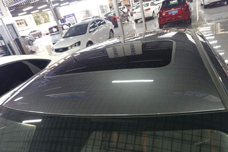 Used CHANGAN UNI-V 2023 1.5T Premium Model Roof