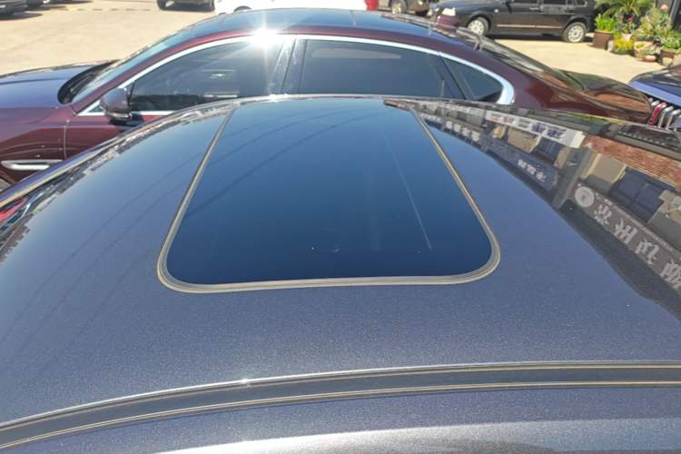 Used CHANGAN UNI-V 2023 1.5T Premium Model Roof