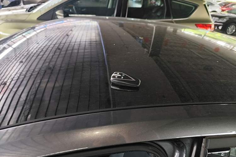 Used CHANGAN UNI-V 2023 1.5T Prestige Model Roof
