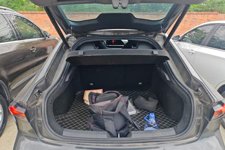 Used CHANGAN UNI-V 2023 1.5T Premium Model Trunk
