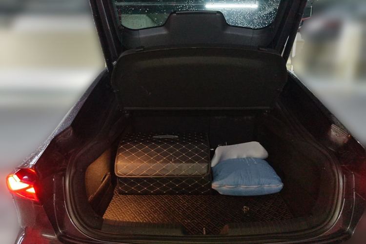 Used CHANGAN UNI-V 2023 1.5T Sport Edition Trunk