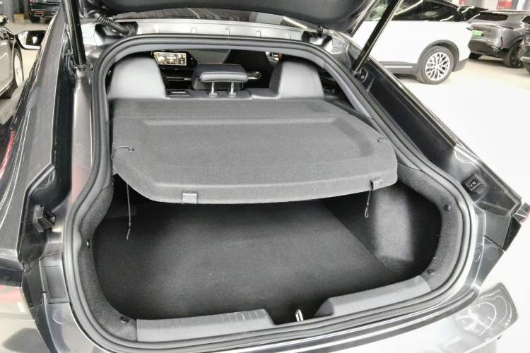 Used CHANGAN UNI-V 2023 1.5T Prestige Model Trunk