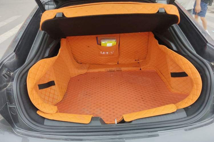 Used CHANGAN UNI-V 2023 1.5T Sport Edition Trunk