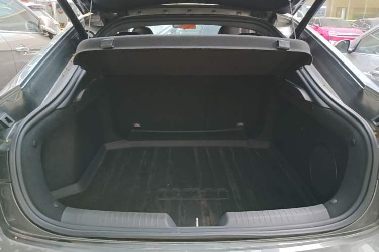 Used CHANGAN UNI-V 2023 2.0T Leading-Speed Edition Trunk