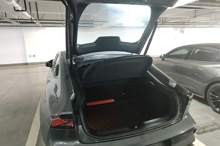 Used CHANGAN UNI-V 2023 1.5T Sport Edition Trunk
