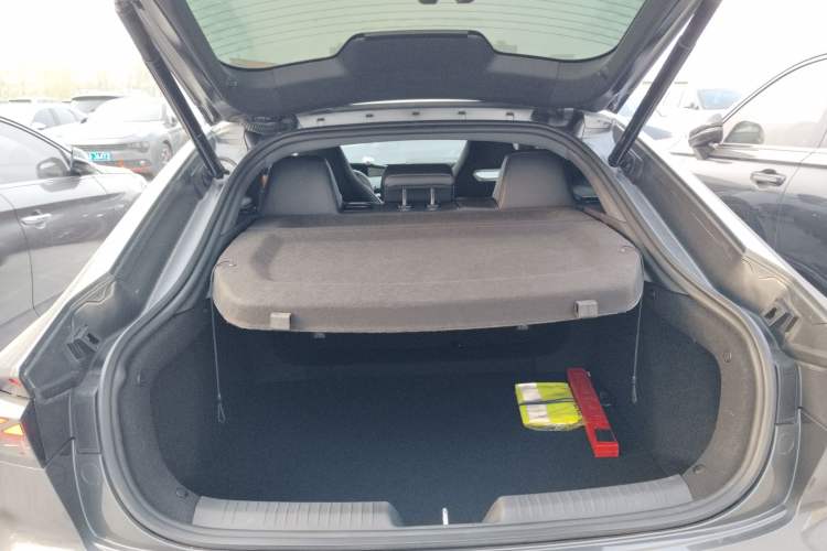 Used CHANGAN UNI-V 2023 1.5T Sport Edition Trunk