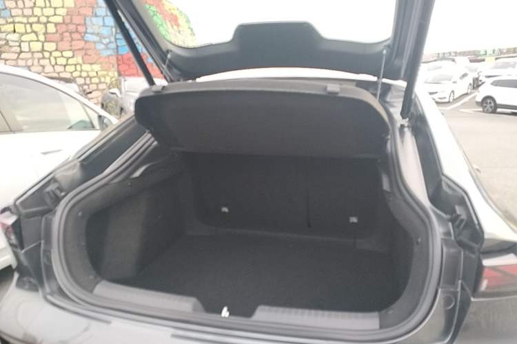 Used CHANGAN UNI-V 2023 1.5T Prestige Model Trunk